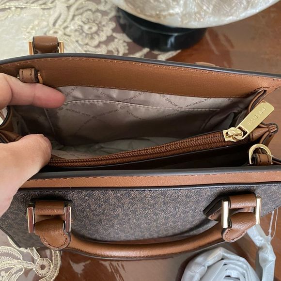 Michael Kors MD messenger MOTT bag - Picture 6 of 9